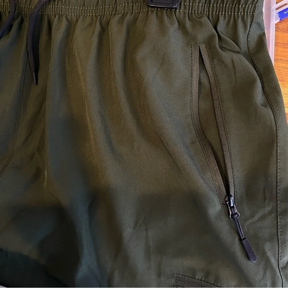 Athletic shorts women's size XL lightweight army green zip pockets run walk gym